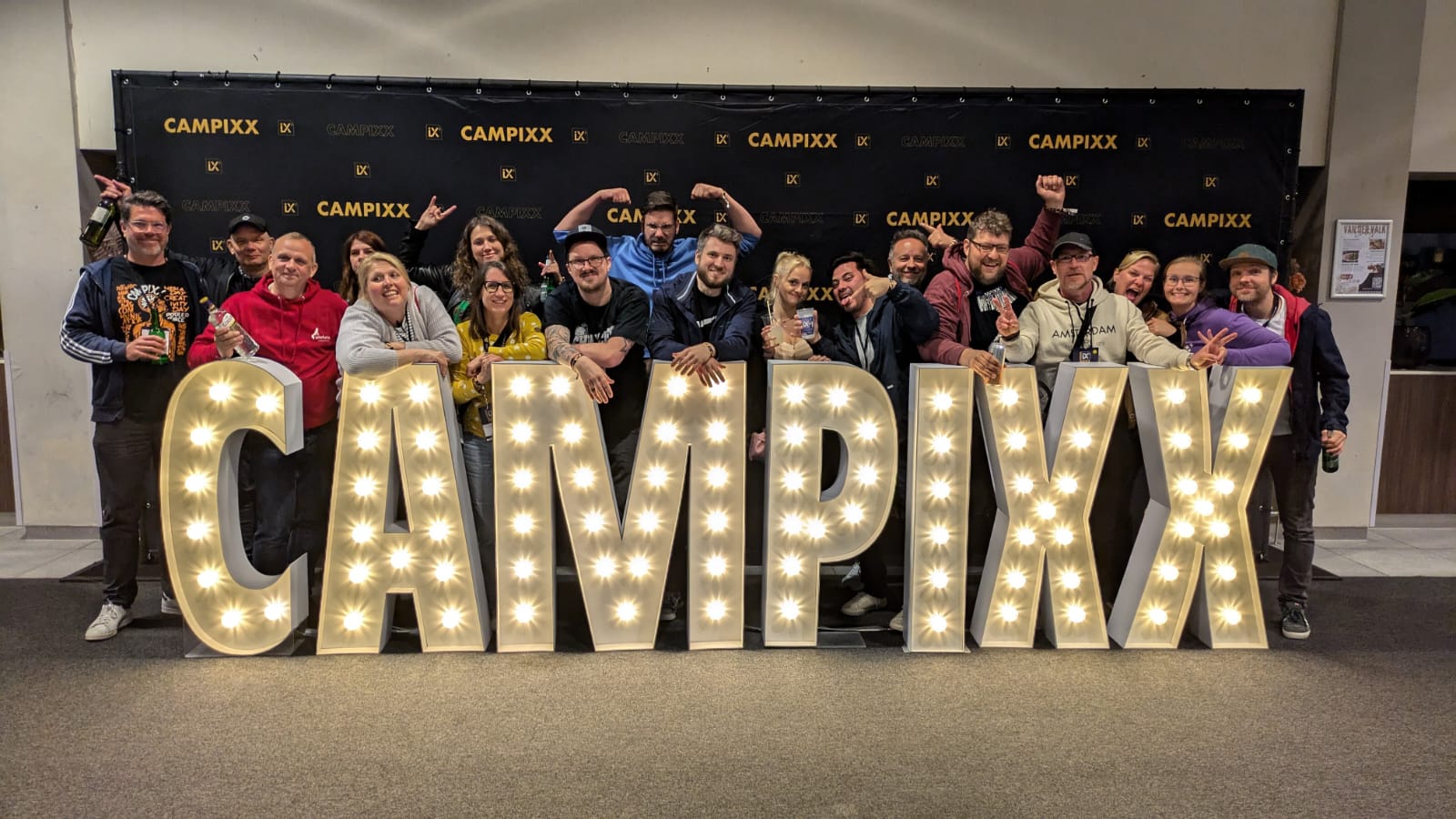 Yvonne Schäfer-Muhr beim Campixx Gruppenfoto, die SEO-Konferenz von Marco Janck