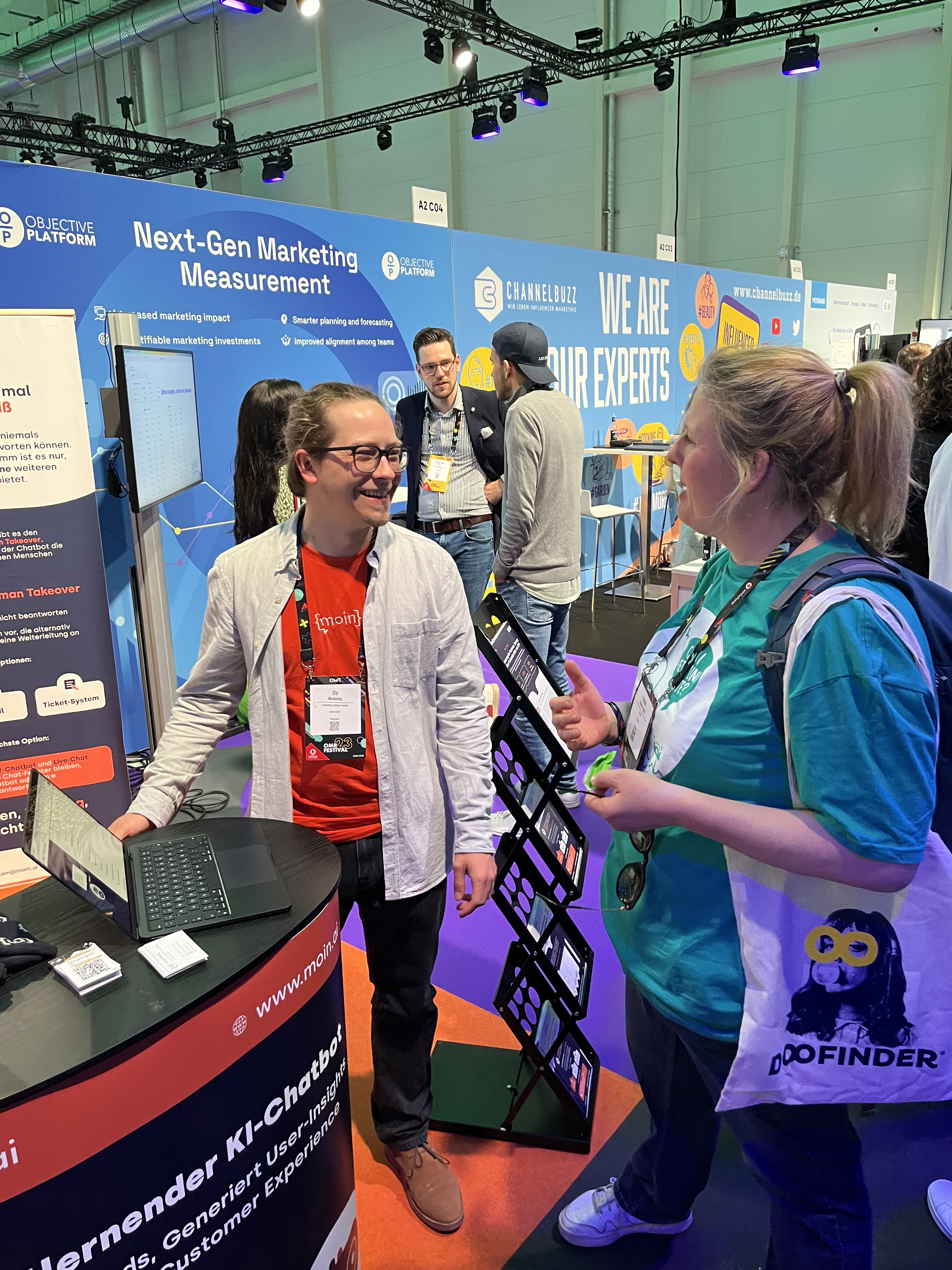 Yvonne Schäfer-Muhr auf einer Online-Marketing-Messe