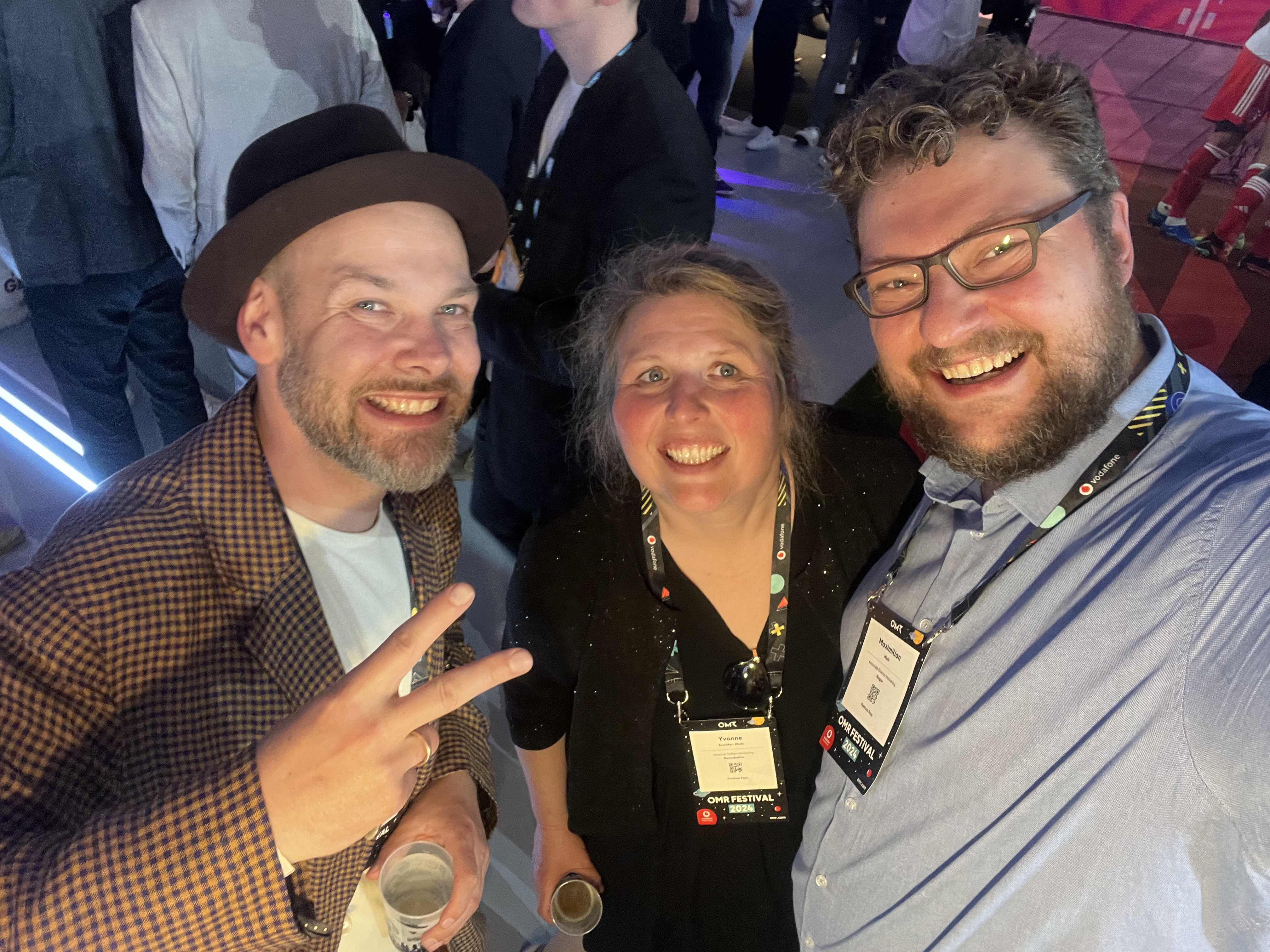 Yvonne Schäfer-Muhr mit SEO-Kollegen auf dem OMR Festival, Deutschlands größtes Marketing-Event